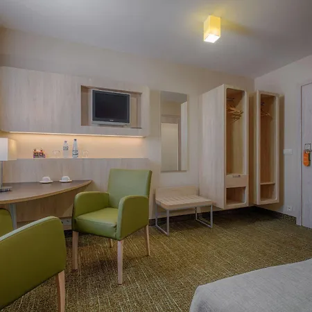 Reytan Hotel